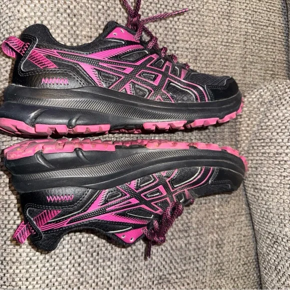 Size 7.5 Asics Women's Black and Pink Running Shoes - Picture 4 of 6